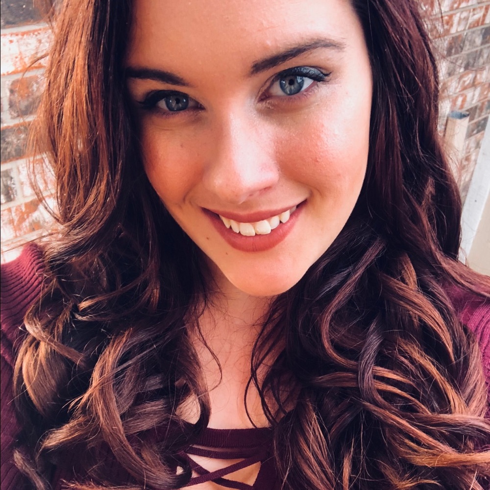 Meet your Posher, Alexis